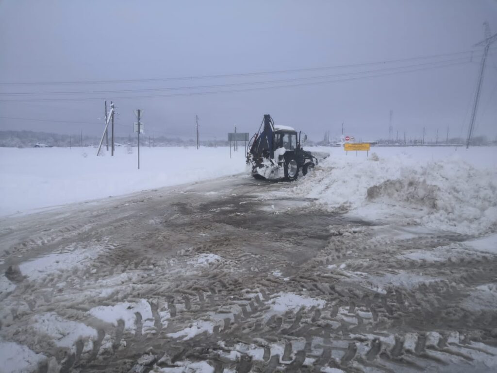 В поселениях Абинского района ликвидируют последствия снегопада – Новости  Абинска и Абинского района